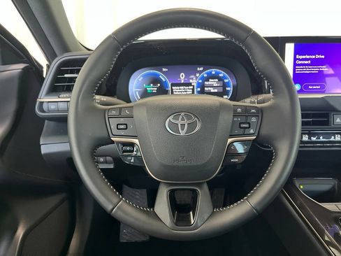 Used 2025 Toyota Crown AWD/4WD image 6