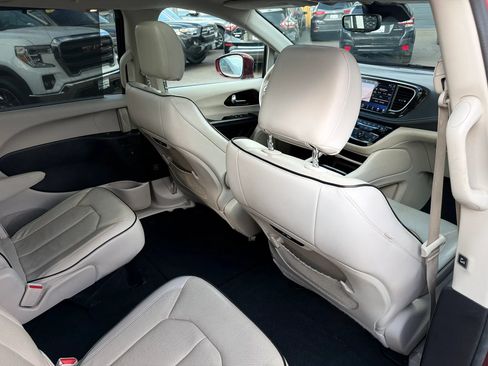 Used 2021 Chrysler Pacifica Limited w/ Premium & Safety Sphere Group AWD/4WD image 17