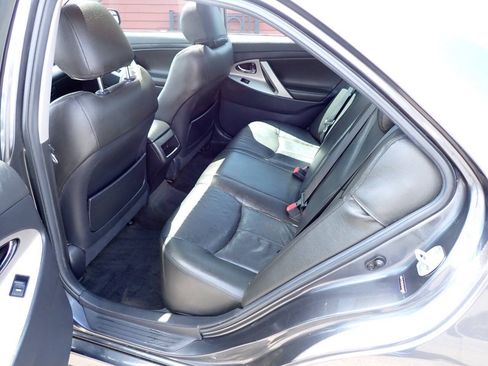 Used 2010 Toyota Camry SE FWD image 8