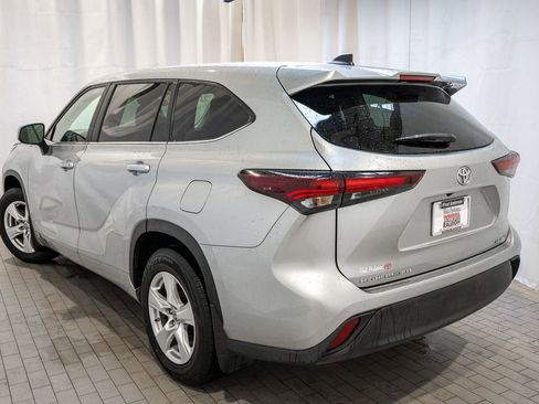 Used 2024 Toyota Highlander LE image 3