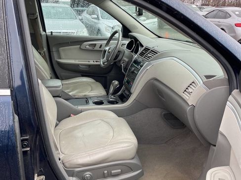 Used 2010 Chevrolet Traverse LT w/ Personal Connectivity Package image 4