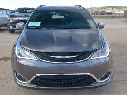 Used 2020 Chrysler Pacifica Limited FWD image 6