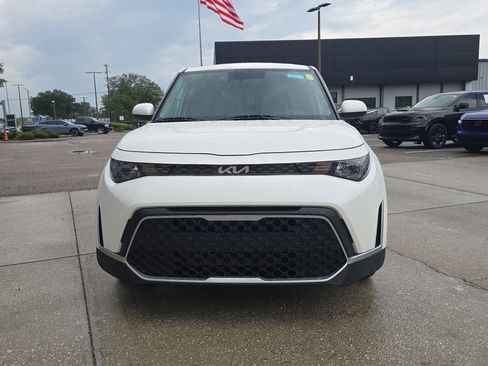 Certified 2025 Kia Soul LX FWD image 3