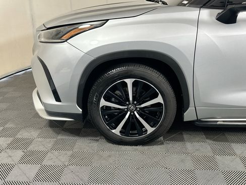 Used 2021 Toyota Highlander XSE FWD image 11
