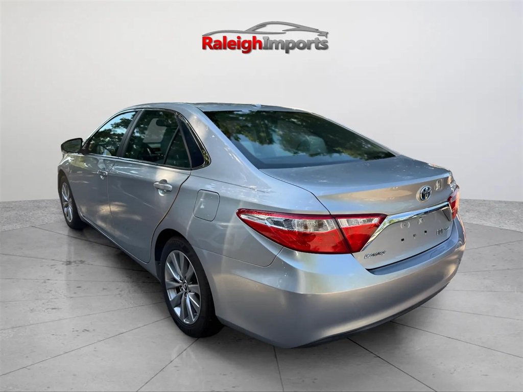 Used 2015 Toyota Camry XLE w/ Moonroof Package FWD image 3