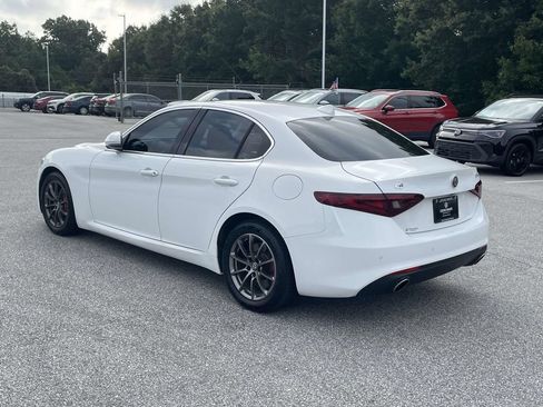 Used 2018 Alfa Romeo Giulia AWD image 5