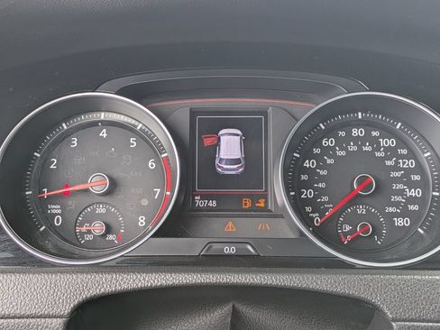 Used 2018 Volkswagen GTI SE FWD image 9