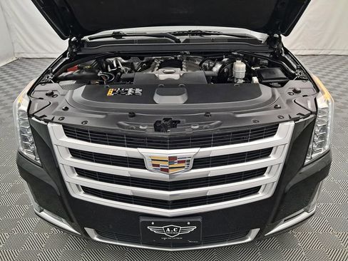 Used 2018 Cadillac Escalade ESV Luxury image 39