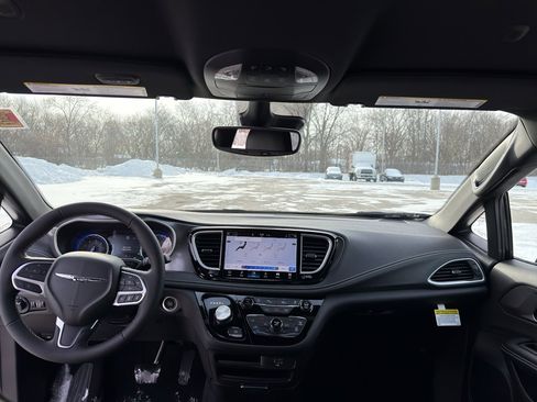 New 2026 Chrysler Pacifica Select image 28