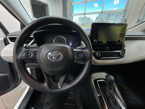 Used 2022 Toyota Corolla LE FWD image 14