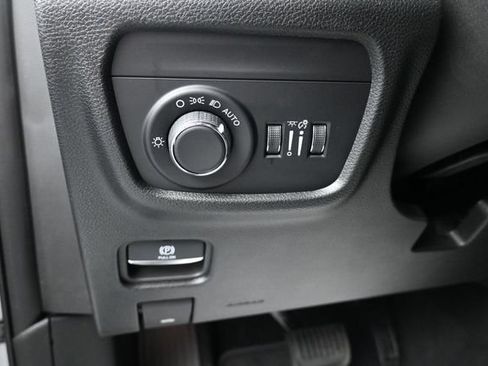 Used 2025 Jeep Grand Cherokee Laredo AWD/4WD image 18