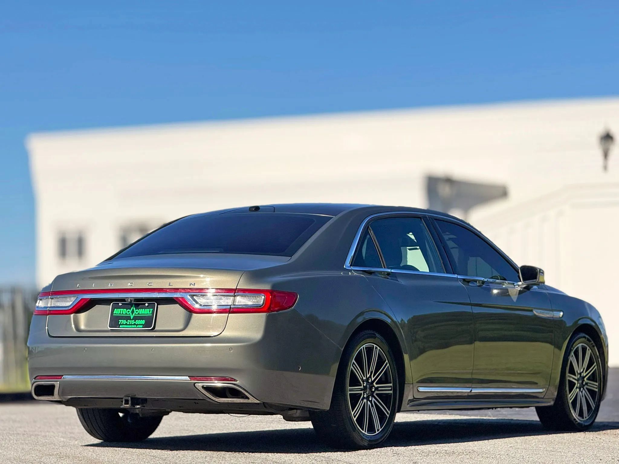 Used 2017 Lincoln Continental Reserve w/ Technology Package FWD image 12