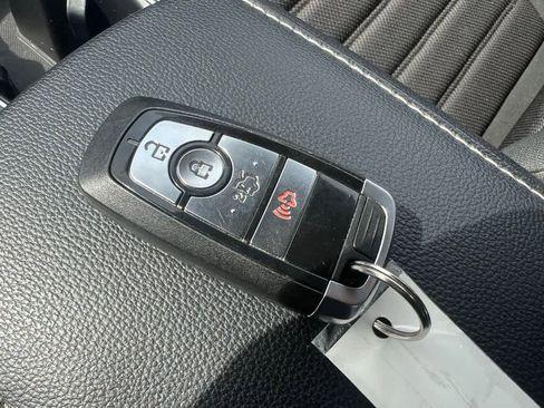 Used 2017 Ford Fusion SE image 29