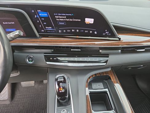 Certified 2023 Cadillac Escalade ESV Premium Luxury image 15