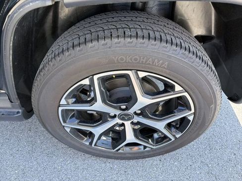 Used 2025 Jeep Compass Limited AWD/4WD image 12