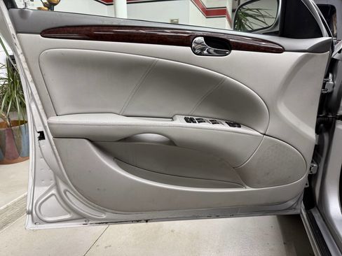 Used 2011 Buick Lucerne CX FWD image 10