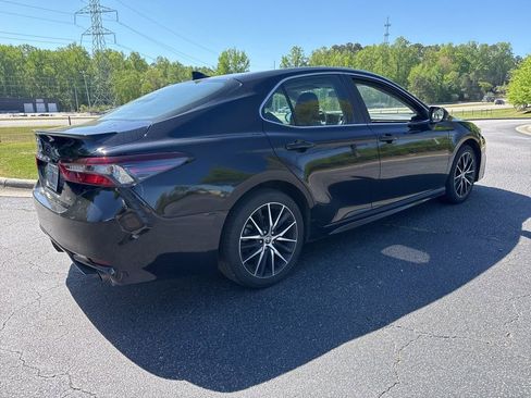 Used 2024 Toyota Camry SE image 5