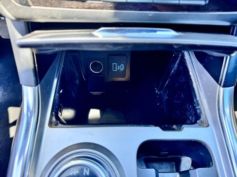 Used 2020 Ford Explorer XLT w/ Equipment Group 202A image 15