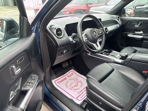 Used 2021 Mercedes-Benz GLB 250 4MATIC w/ Premium Package image 9