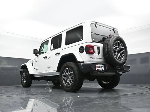 Used 2025 Jeep Wrangler Unlimited Sahara AWD/4WD image 61