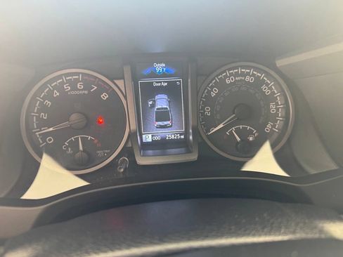 Used 2022 Toyota Tacoma TRD Off-Road w/ Technology Package AWD/4WD image 4