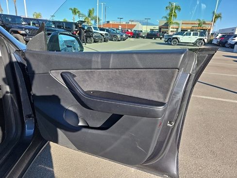 Used 2021 Tesla Model Y Long Range image 21