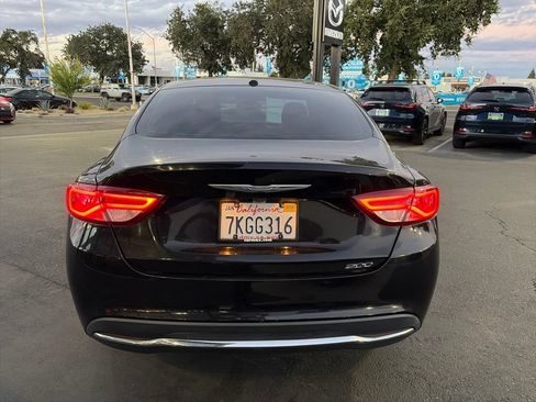 Used 2015 Chrysler 200 Limited w/ Convenience Group FWD image 3