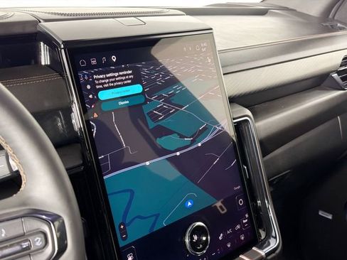 Used 2025 GMC Yukon XL AT4 image 14