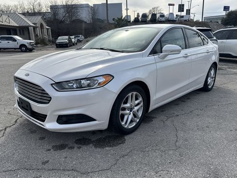 Used 2015 Ford Fusion SE image 7