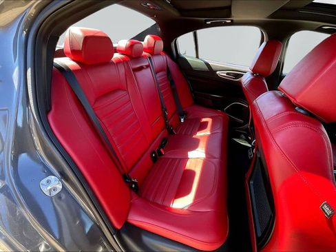 Used 2022 Alfa Romeo Giulia Veloce image 22