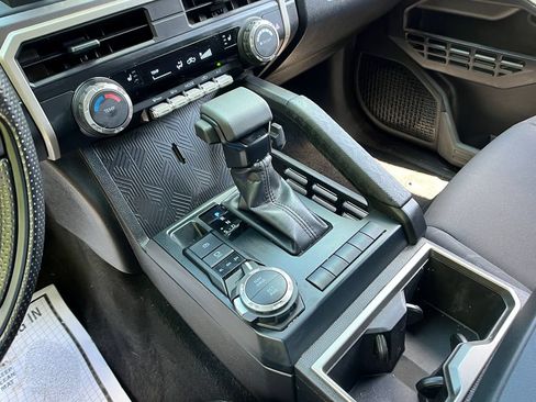Used 2025 Toyota Tacoma SR5 AWD/4WD image 20