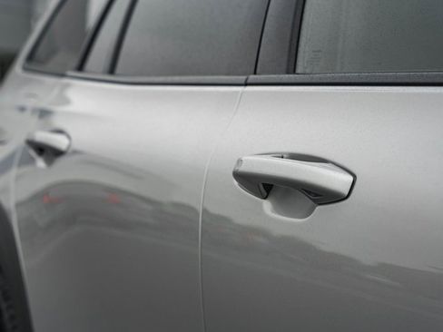 Used 2025 Volvo V60 B5 Cross Country Plus image 17