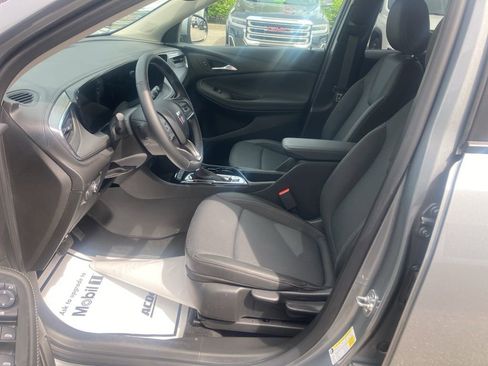 Certified 2024 Buick Encore GX Preferred FWD image 19