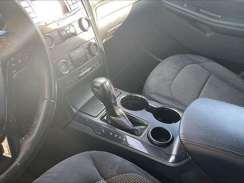 Used 2019 Ford Explorer XLT FWD image 17