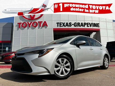 Used 2025 Toyota Corolla LE image 1