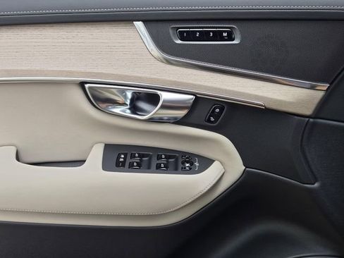 Used 2025 Volvo XC90 B5 Core image 24