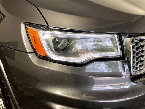 Used 2020 Jeep Grand Cherokee Overland AWD/4WD image 27
