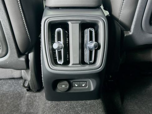 Used 2026 Volvo XC40 B5 Plus w/ Protection Package Premier AWD/4WD image 38