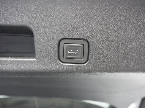 Used 2025 Buick Enclave Preferred w/ Power Package image 23