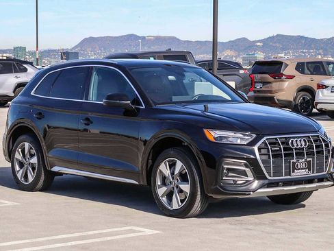 Used 2023 Audi Q5 2.0T Premium w/ Convenience Package image 3