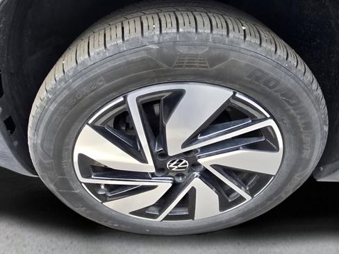 Used 2025 Volkswagen Atlas SE image 16