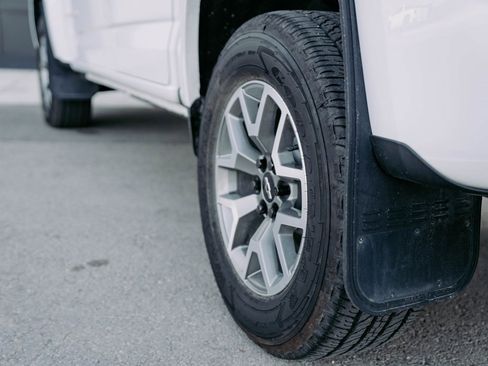 Used 2022 Chevrolet Colorado W/T image 10