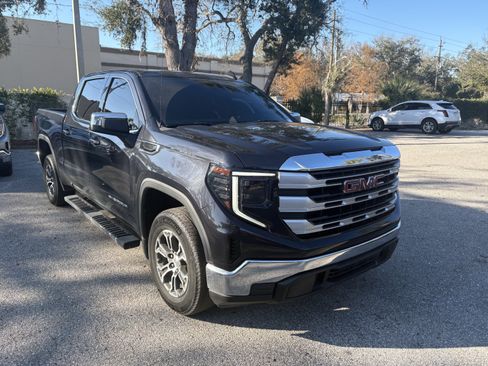 Used 2023 GMC Sierra 1500 SLE w/ Preferred Package image 1