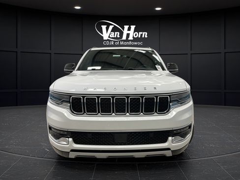 Used 2023 Jeep Wagoneer L Series II w/ Premium Group I AWD/4WD image 2