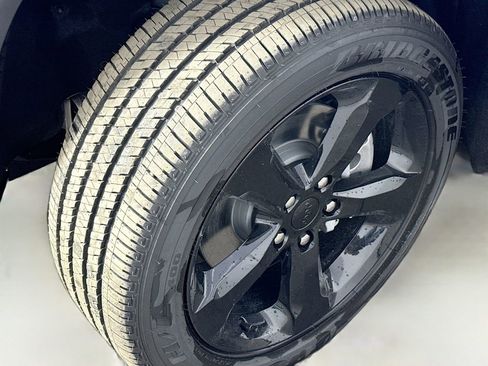 New 2025 Jeep Grand Cherokee L Laredo image 43