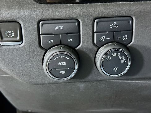 Used 2023 Chevrolet Silverado 1500 LT image 17