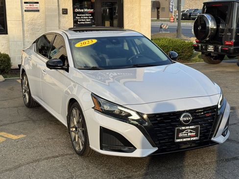 Used 2023 Nissan Altima 2.0 SR FWD image 12