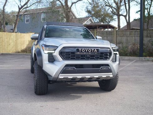Used 2024 Toyota Tacoma 4x4 Double Cab Hybrid image 7