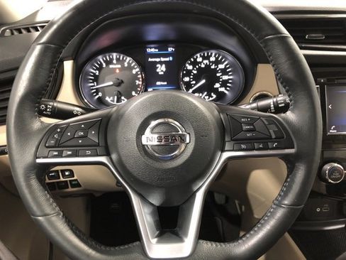 Used 2018 Nissan Rogue SV image 14