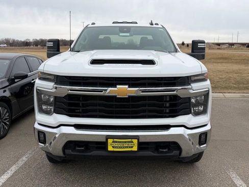 Used 2024 Chevrolet Silverado 3500 LT w/ Convenience Package image 2